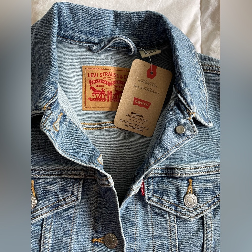 ⭐️Host Pick⭐️ NWT Levi's Light Blue Denim Trucker Jacket women’s small - Picture 7 of 14